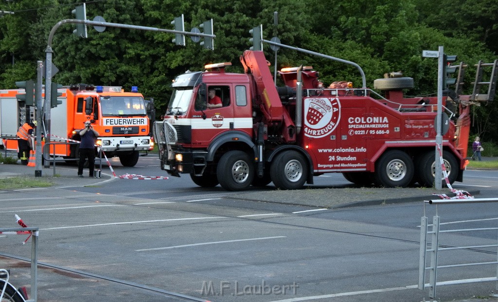 TLF 4 umgestuerzt Koeln Bocklemuend Ollenhauer Ring Militaerringstr P184.JPG - Miklos Laubert